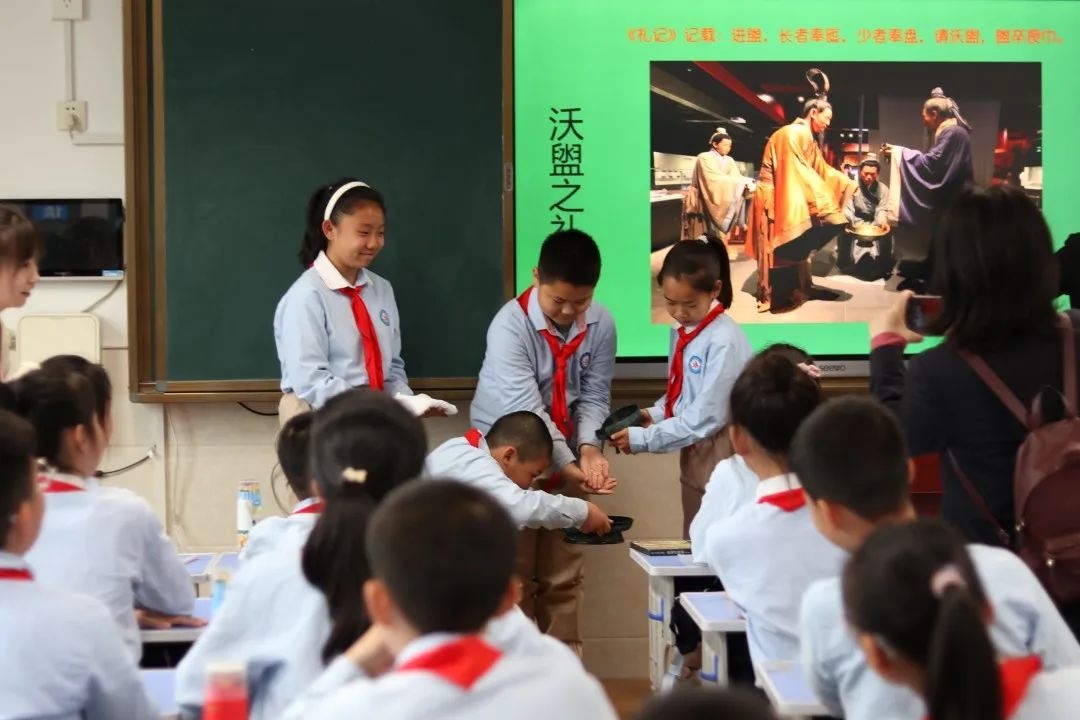 科技之春伴我行——流动博物馆进校园 科技之春伴我行——流动博物馆进校园