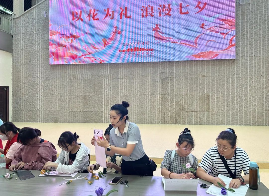 “以花为礼,浪漫七夕”——宝鸡青铜器博物院开展“七夕节”主题活动 “以花为礼,浪漫七夕”——宝鸡青铜器博物院开展“七夕节”主题活动