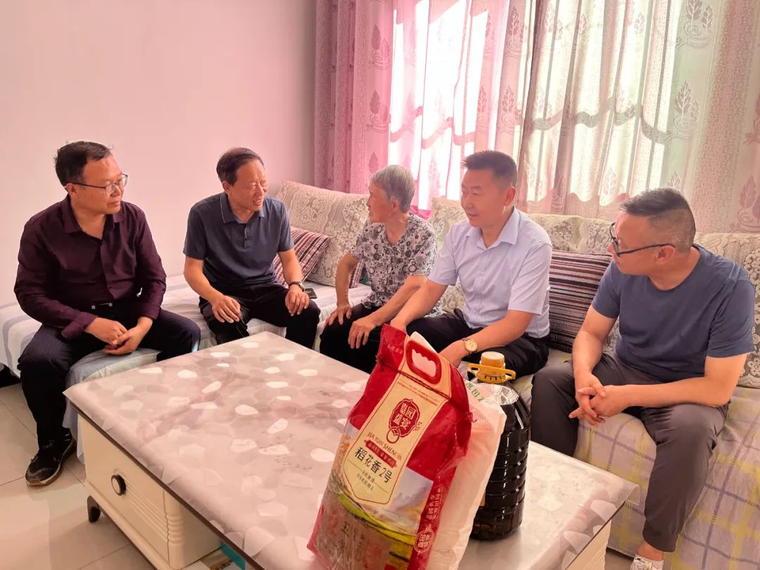 宝鸡青铜器博物院党支部开展“心系困难党员 助力乡村振兴”走访慰问活动 宝鸡青铜器博物院党支部开展“心系困难党员 助力乡村振兴”走访慰问活动