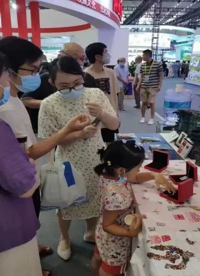 我院文创产品在第六届丝绸之路国际博览会展出 我院文创产品在第六届丝绸之路国际博览会展出