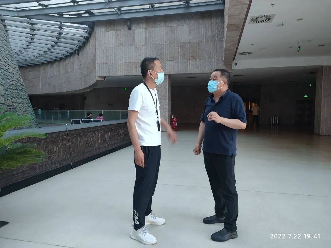 夜间开放首晚:宝博安全服务措施到位 游客参观井然有序 夜间开放首晚:宝博安全服务措施到位 游客参观井然有序