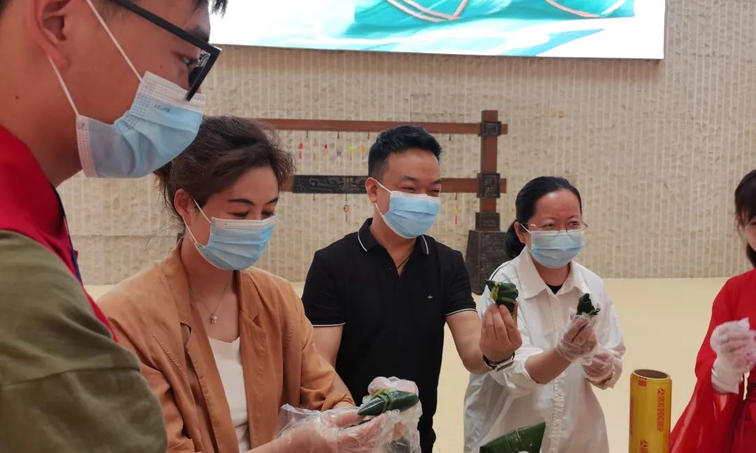 粽叶飘香五月五、浓情端午共安康