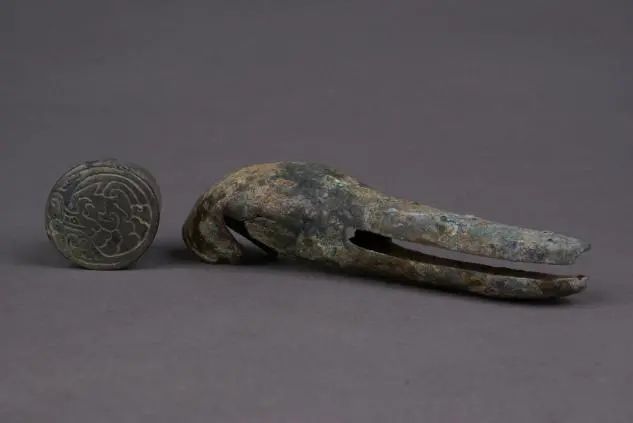 宝博微课堂:西周兽首铜旄 宝博微课堂:西周兽首铜旄