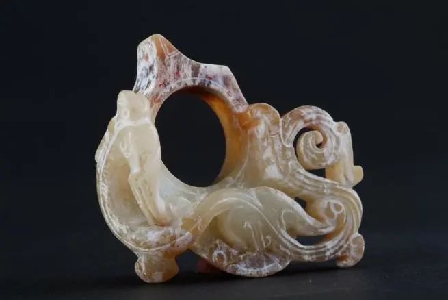 宝博微课堂:汉龙纹韘形佩 宝博微课堂:汉龙纹韘形佩