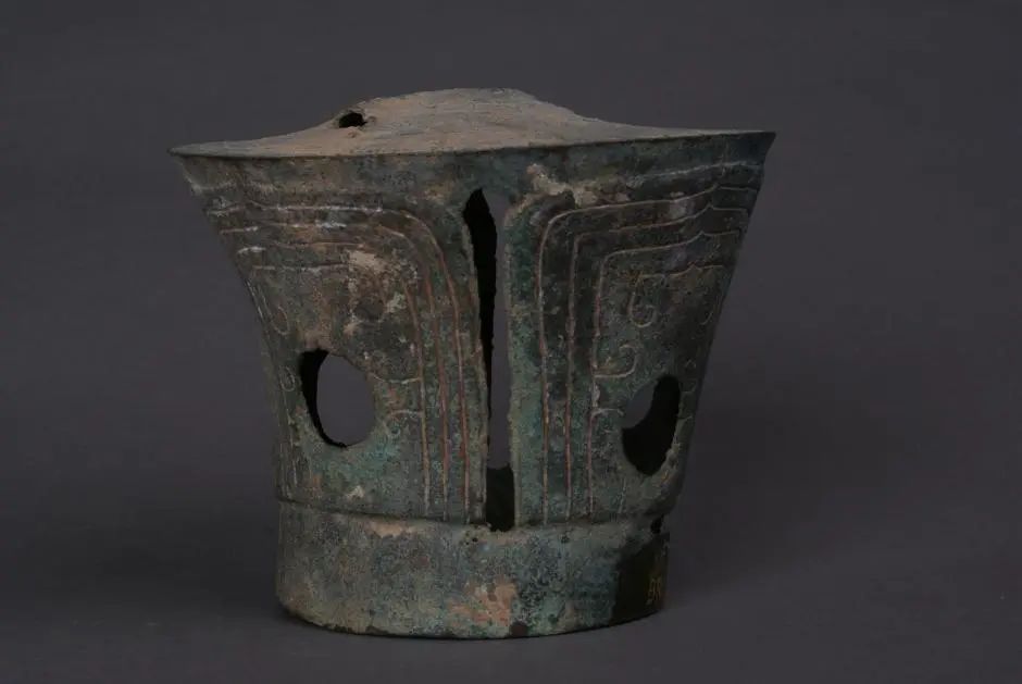 宝博微课堂:西周人兽纹辕饰 宝博微课堂:西周人兽纹辕饰