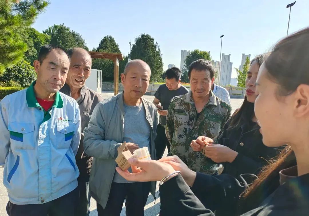 开展病虫害防治 确保园区树木安全 开展病虫害防治 确保园区树木安全