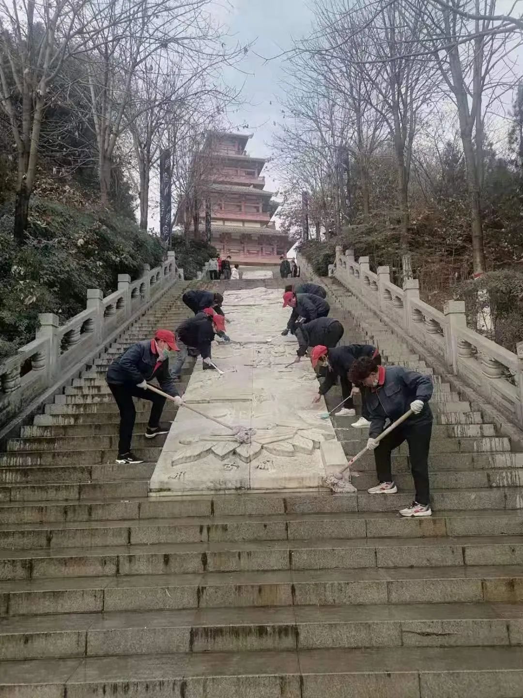 强化服务意识  提升保障水平  打造优质景区