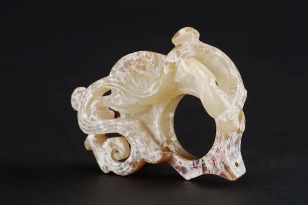 宝博微课堂:汉龙纹韘形佩 宝博微课堂:汉龙纹韘形佩